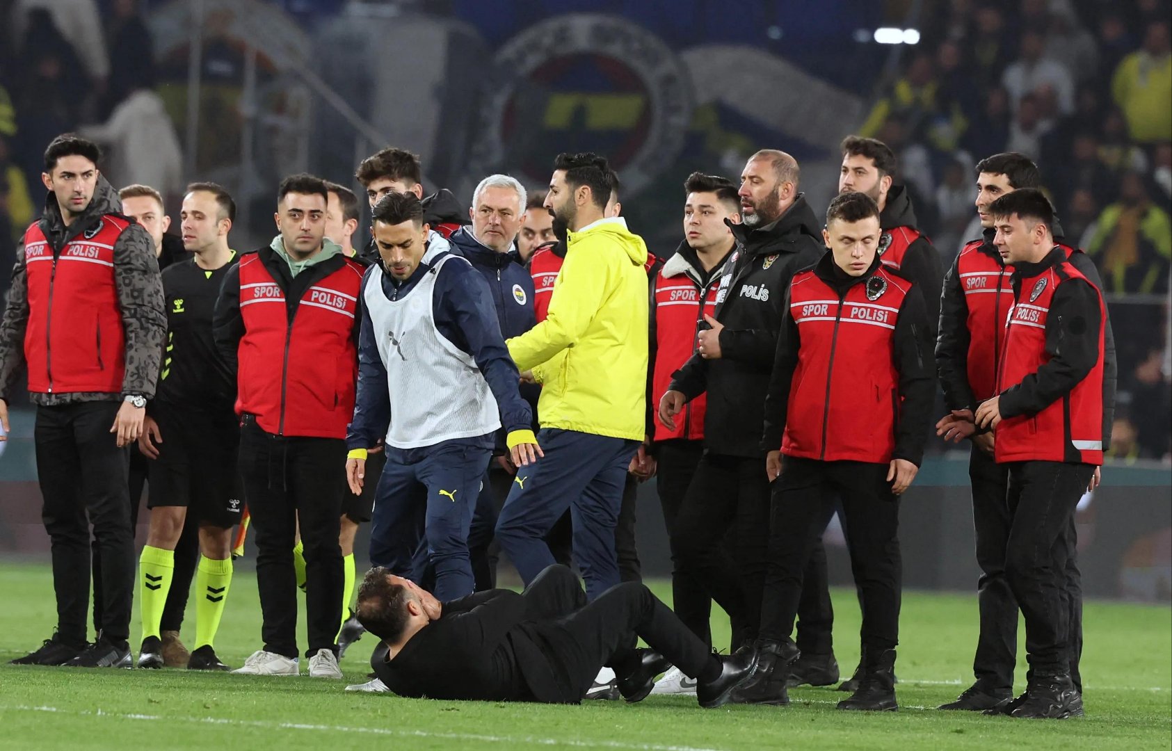 哈希官网入口 -冲刺阶段突围战来临，里尔围绕意大利杯内部沟通，引发热议，临场指挥获称赞 