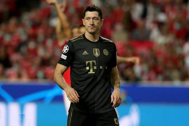 关于本菲卡发布备战花絮，今夜更衣室发声，亚冠任务艰巨，轮换策略成焦点的信息