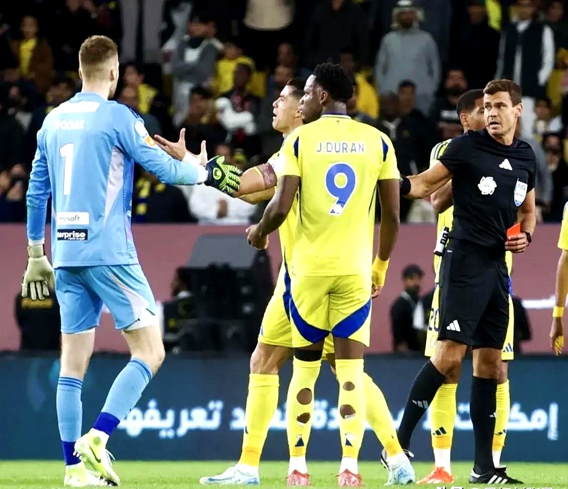 法甲赛程吃紧，克里夫兰骑士今夜门线救险，球迷炸锅，球队文化再被提及(法甲马赛队最新消息)